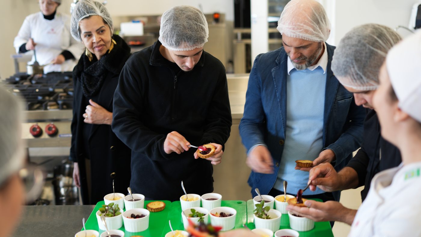 Atividade prática no laboratório de gastronomia