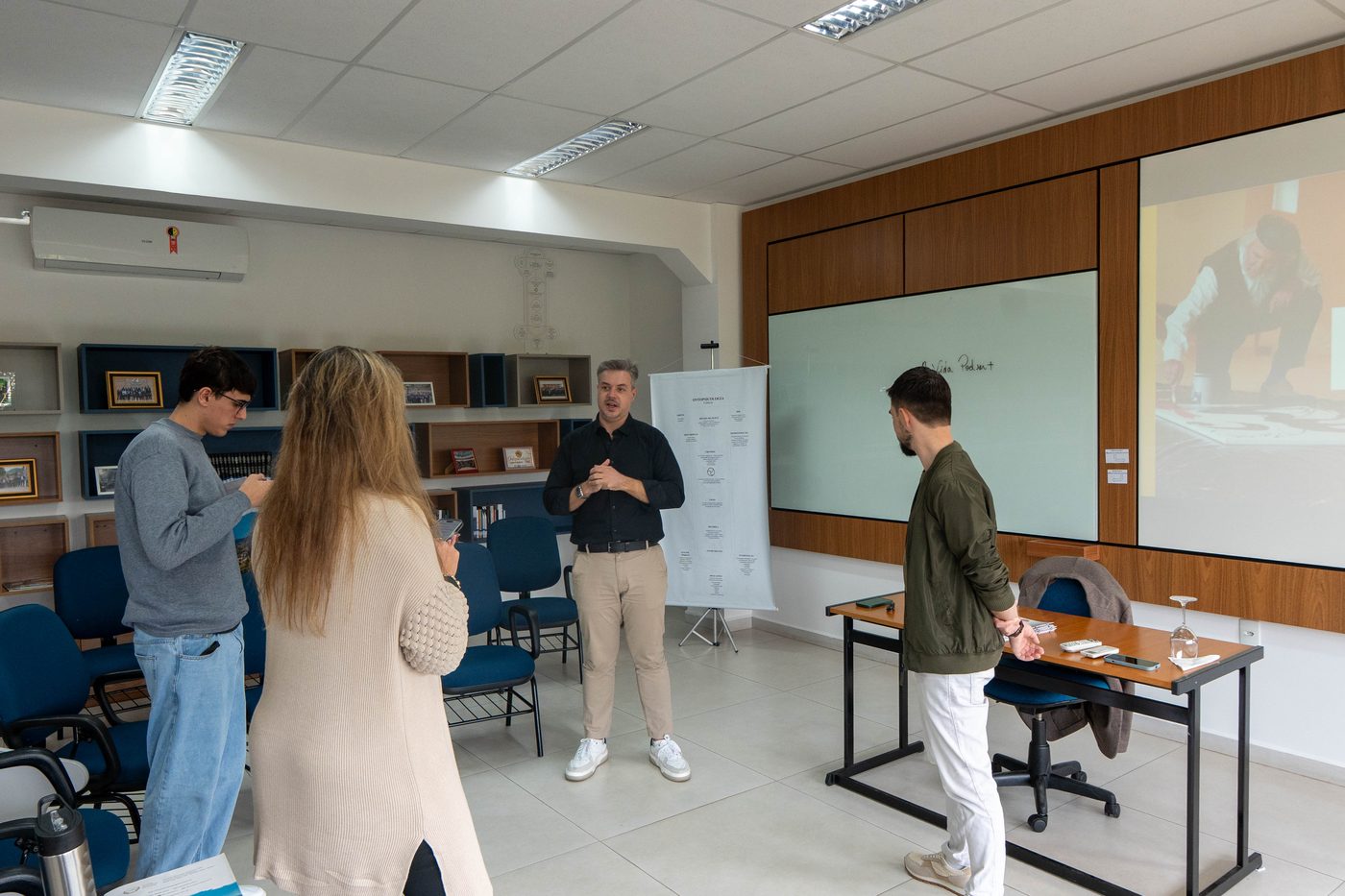 Atividade em sala com os participantes