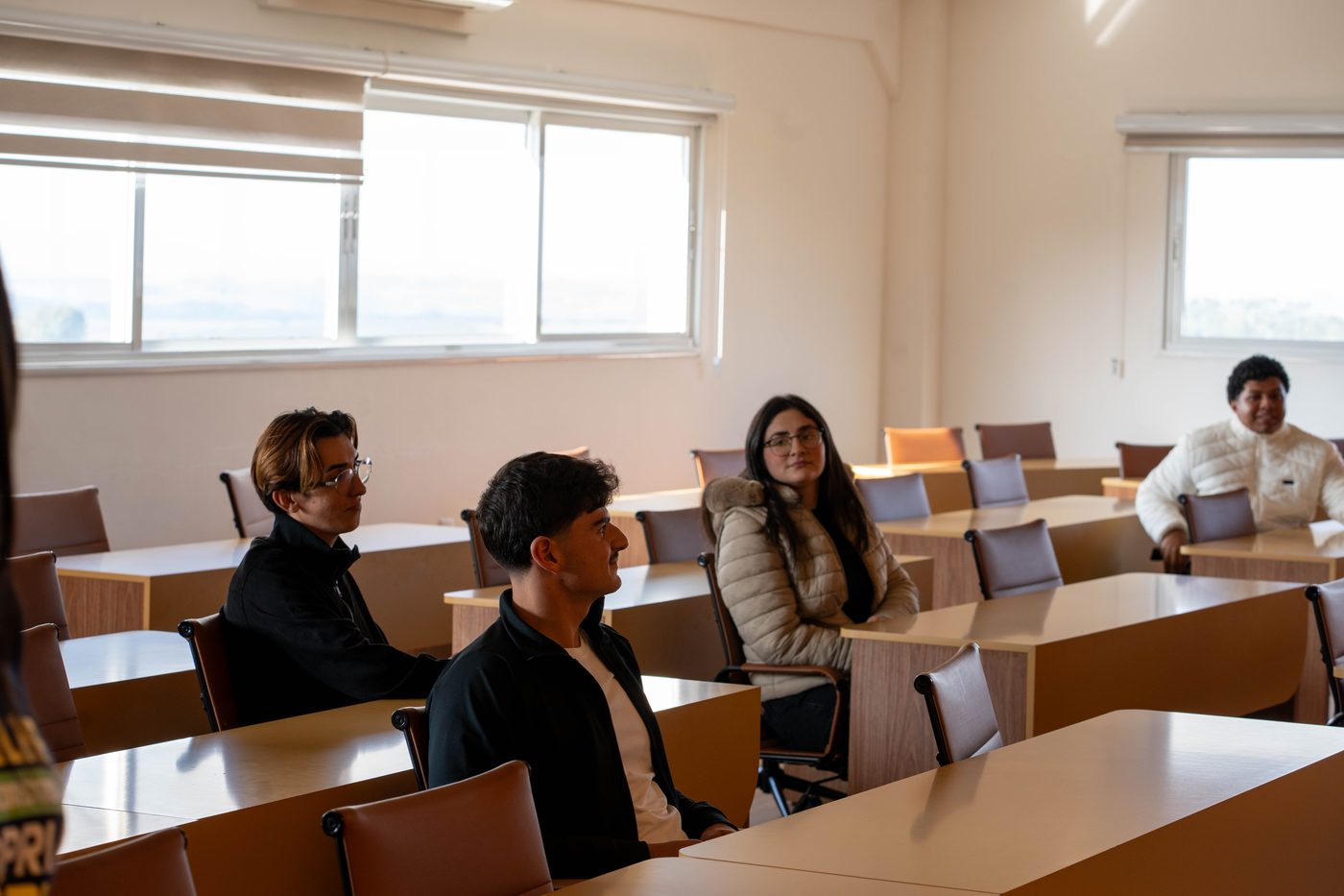 Participantes sentados durante a apresentação